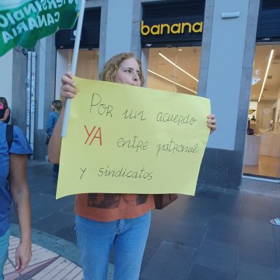 Intersindical Canaria se concentra contra el abuso y la precarización de la patronal en las Escuelas Infantiles 